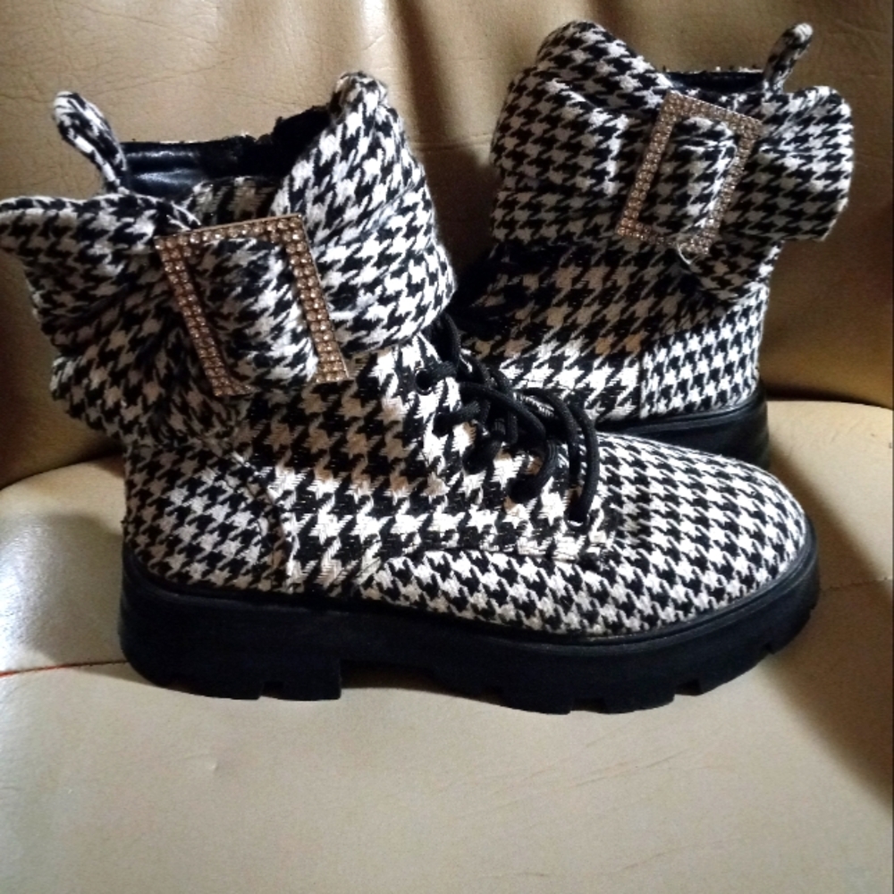 Betsey Johnson Size 10 Fabric Black & White  Fabric